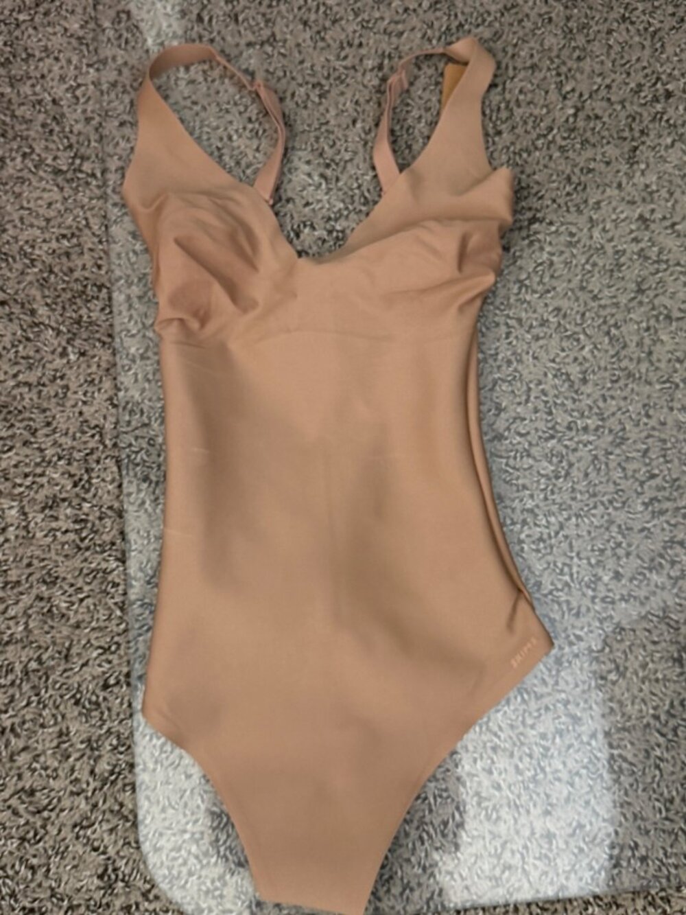 New! SKIMS CS Plunge thong Bodysuit Nude Tan Shapewear Sienna sz S